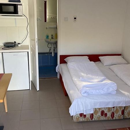 Apartament Szin-Haz Apartman (Adults Only) Gyula Zewnętrze zdjęcie